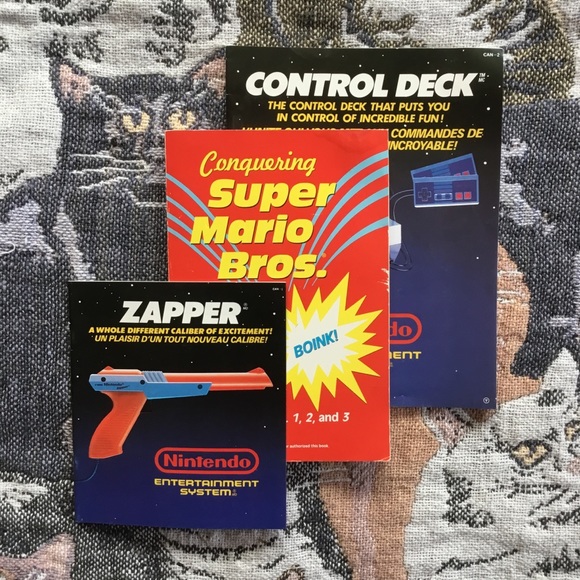 Bundle of vintage 80s Nintendo instructional books - Picture 1 of 1